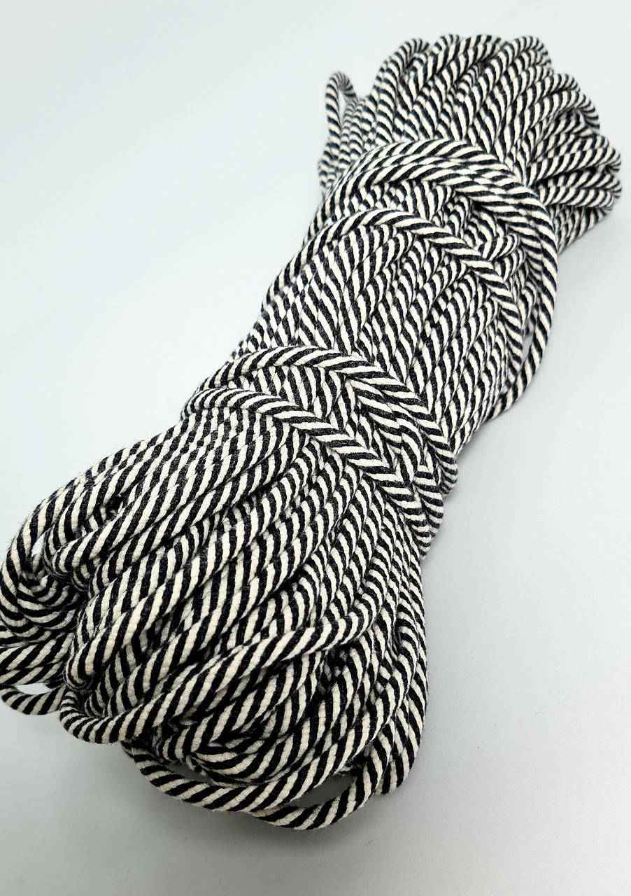 

Шнур плетёный 5 мм с сердечником Антрацит+айвори полоска