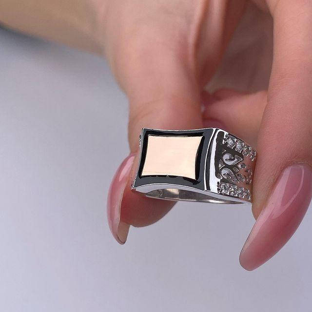 

Кольцо мужское печатка из серебра и золота 21,5