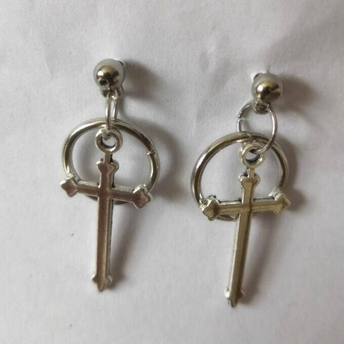 

Сріблясті сережки у вигляді хрестів