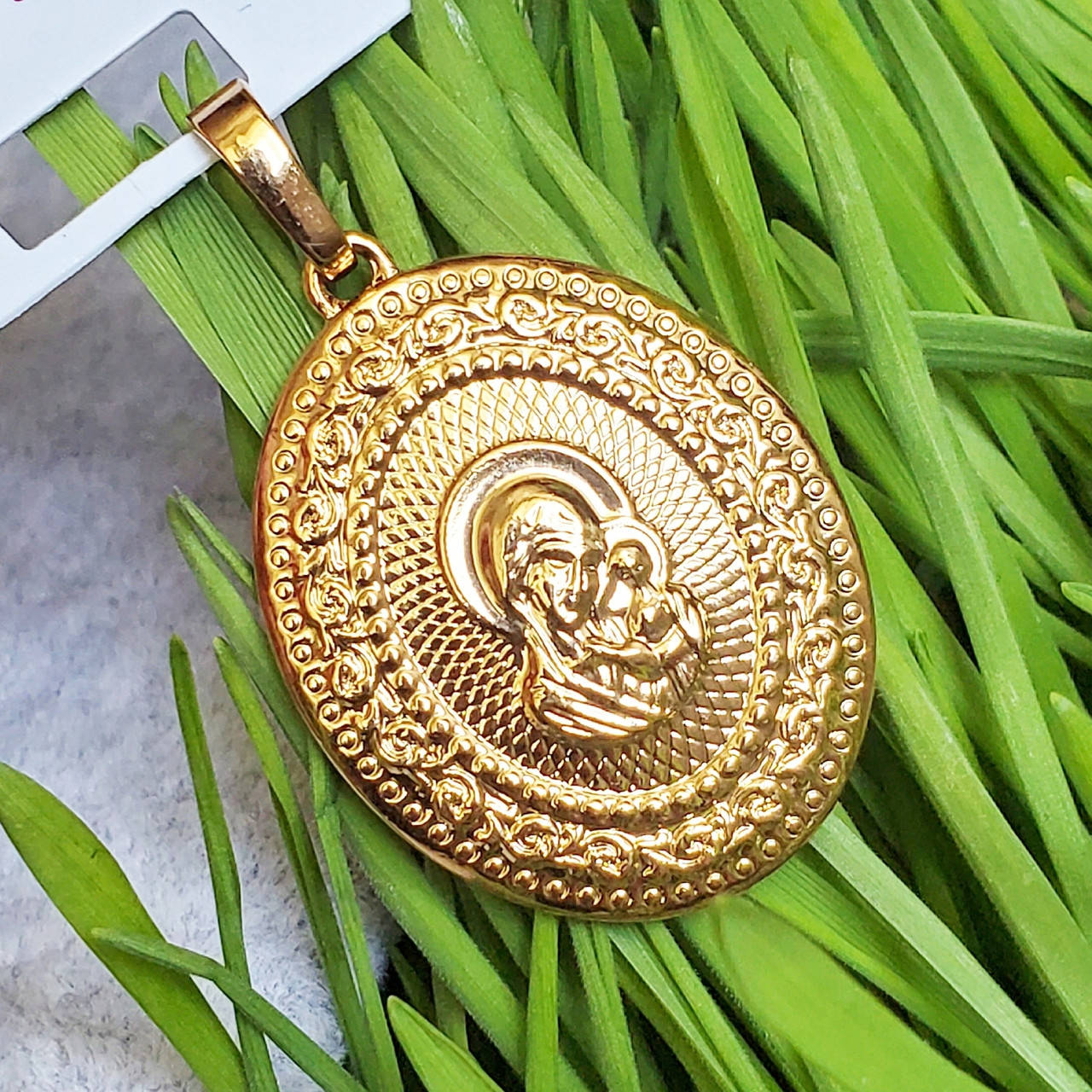 

Ладанка Xuping Божья матерь с младенцем длина 3.6см ширина 2.2см медзолото л318