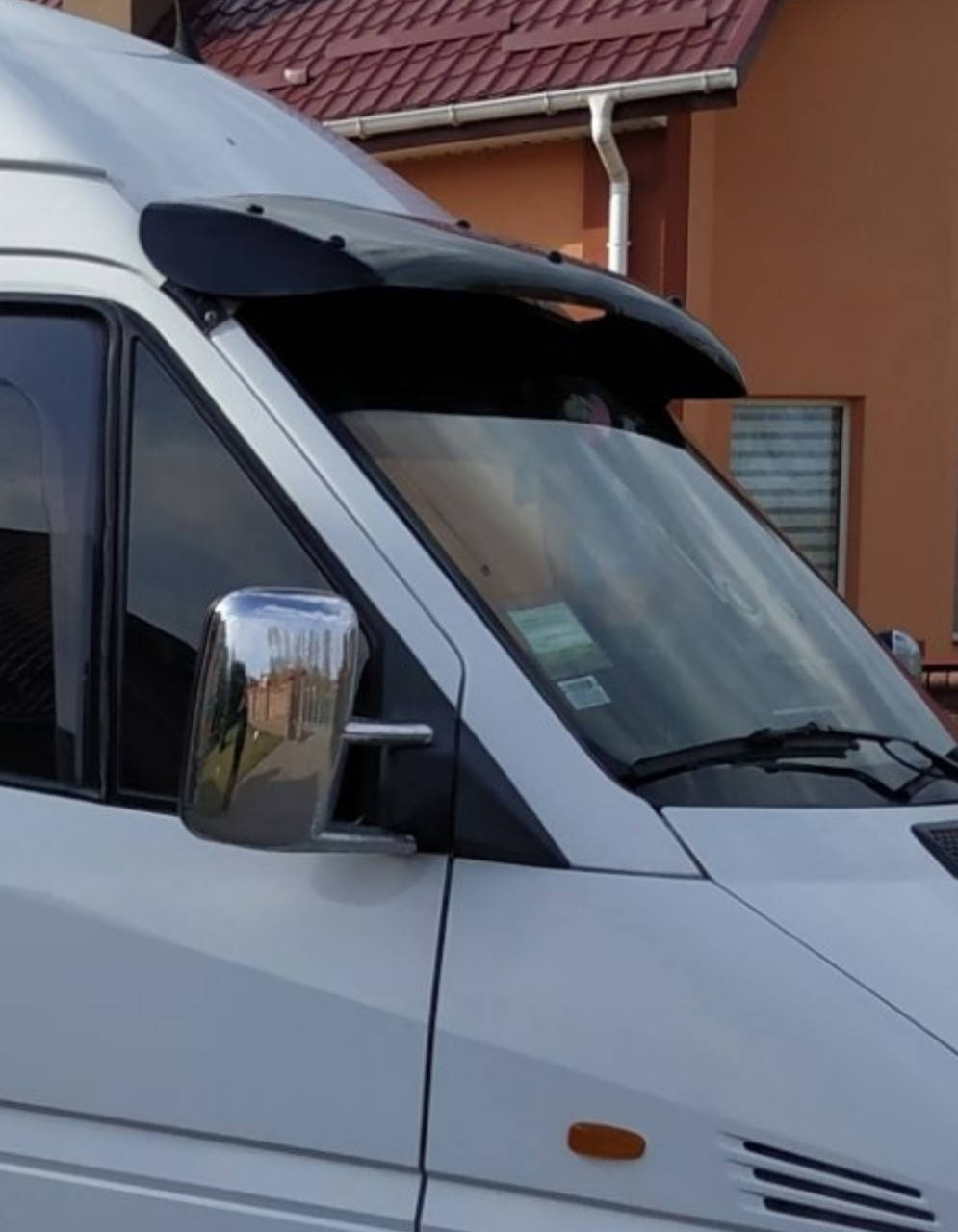 

Козырек на лобовое стекло ЛТ 35 / 46 (Volkswagen Lt 35) на кронштейнах. Турция