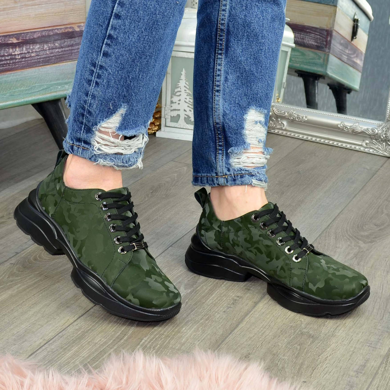 

Кроссовки женские кожаные на шнуровке, цвет зеленый защитный. 40 размер, Зелёный