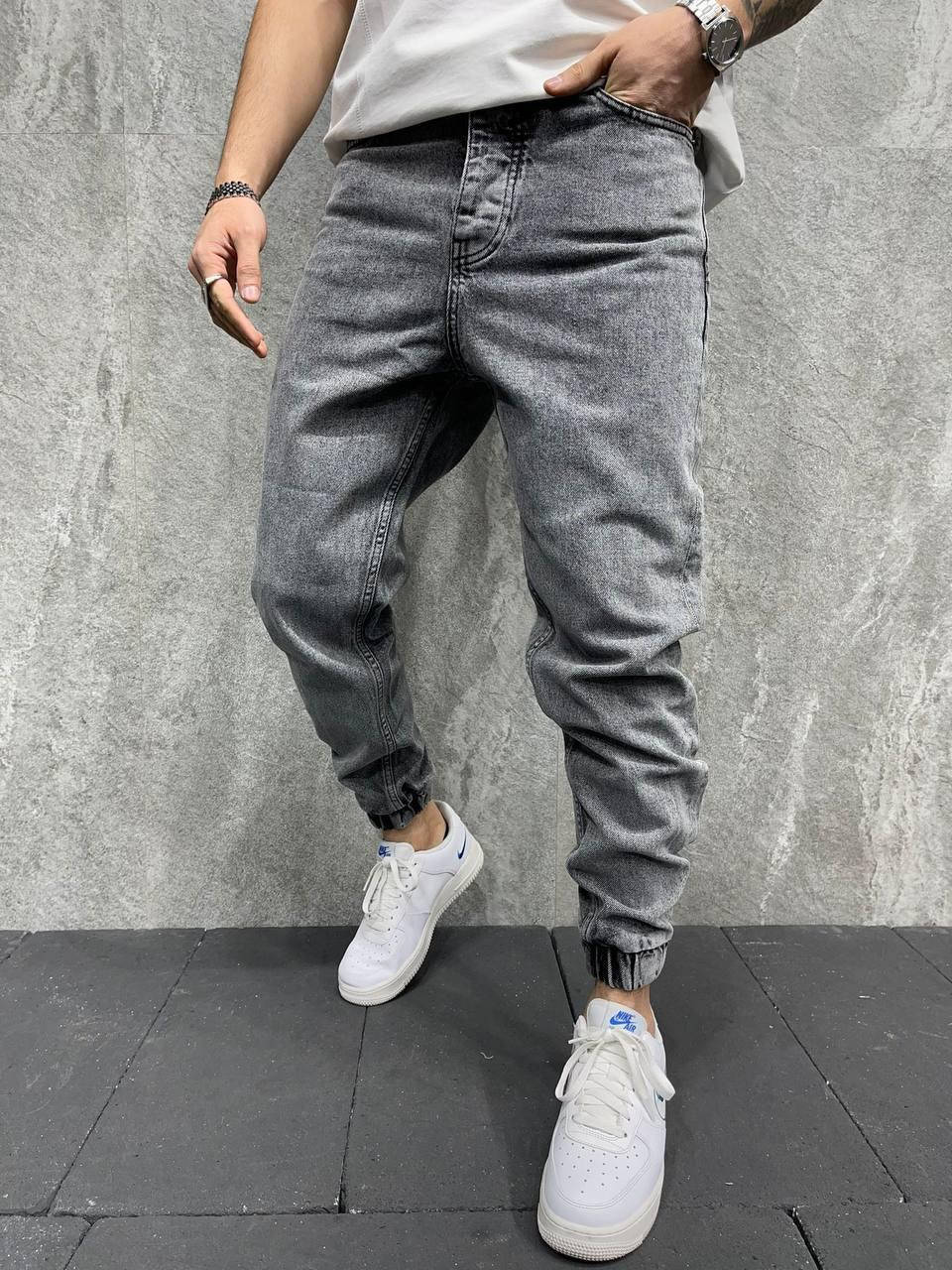 

Джинсы мужские джогеры серые