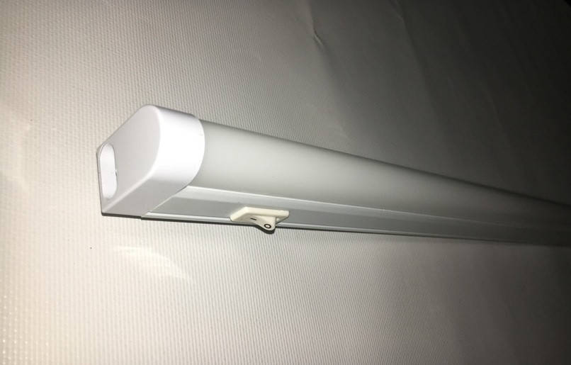 

Led светильник линейный 16W SL-7006L 4200K T5 1200mm Код.57971