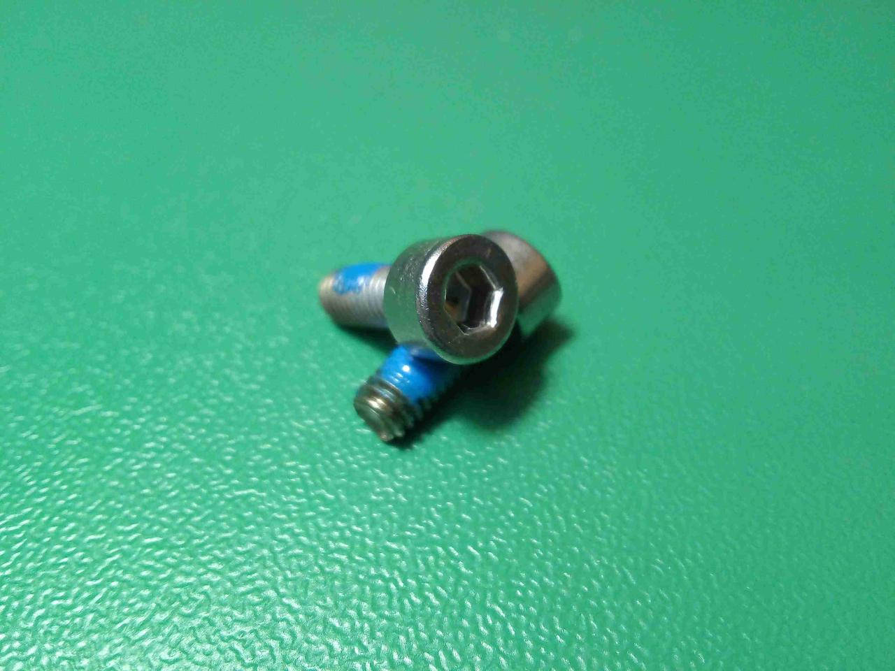 

Винт ( болт ) DIN 912 A2 M4 10 мм нержавейка с внутренним шестигранником