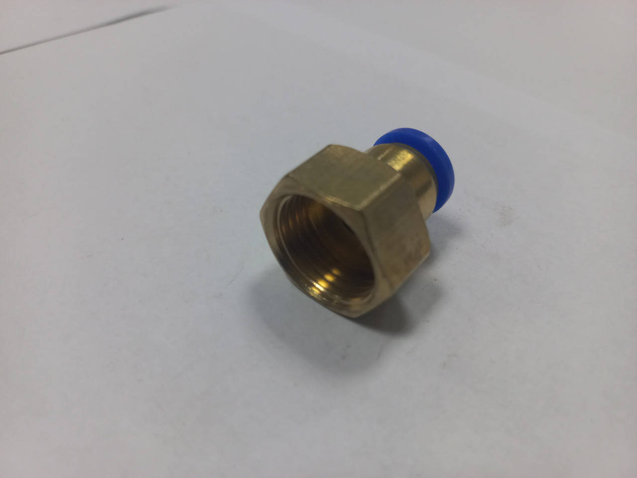 

Фітинги латунні 10 мм (різьба МАМА) різьба 1/2