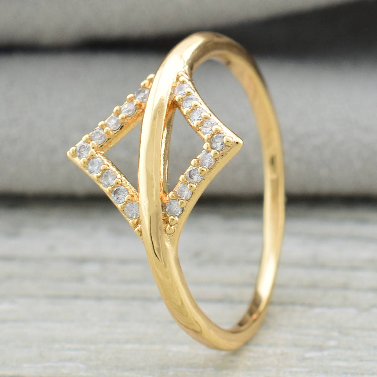 

Кольцо Xuping 11799 ширина 12 мм фианит позолота 18К размер 19