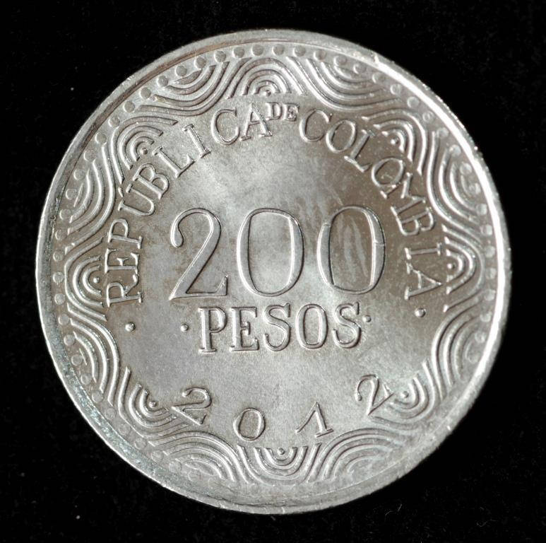 

Монета Колумбии 200 песо 2012 г. Красный ара