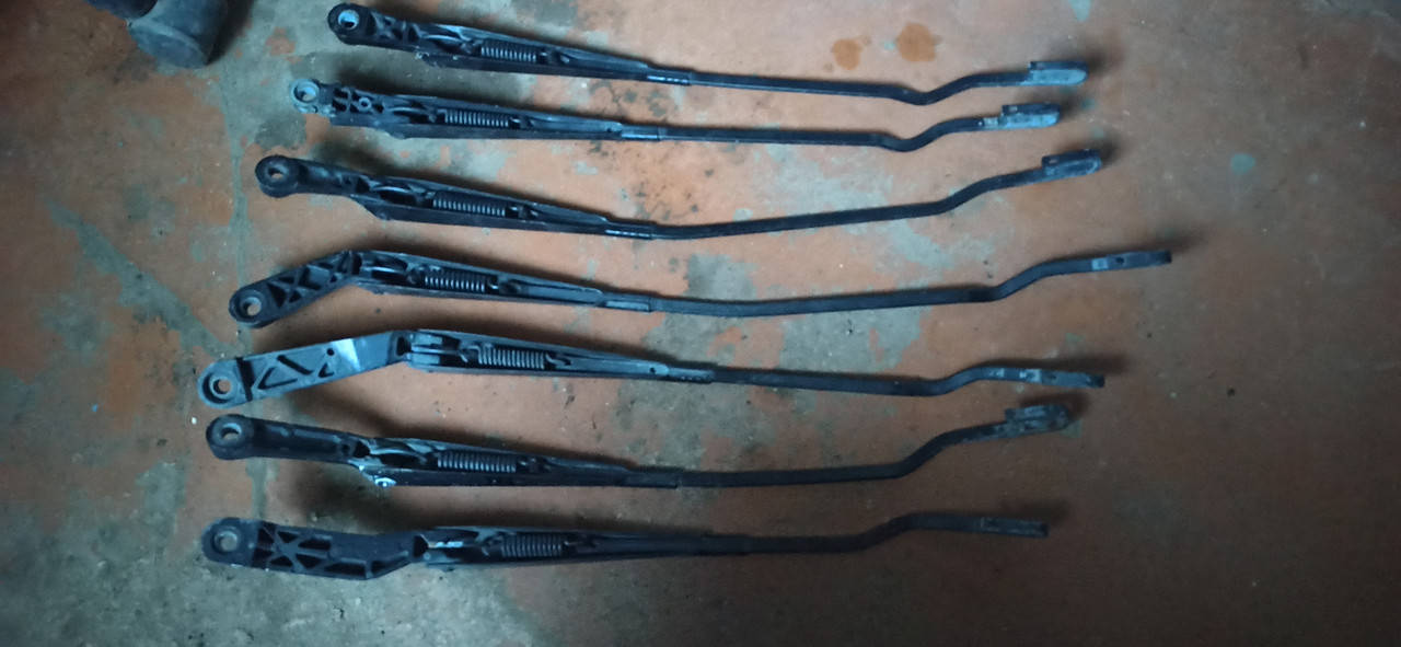 

Держатель дворников Пассат Б4 Гольф 3 Венто Поло 3