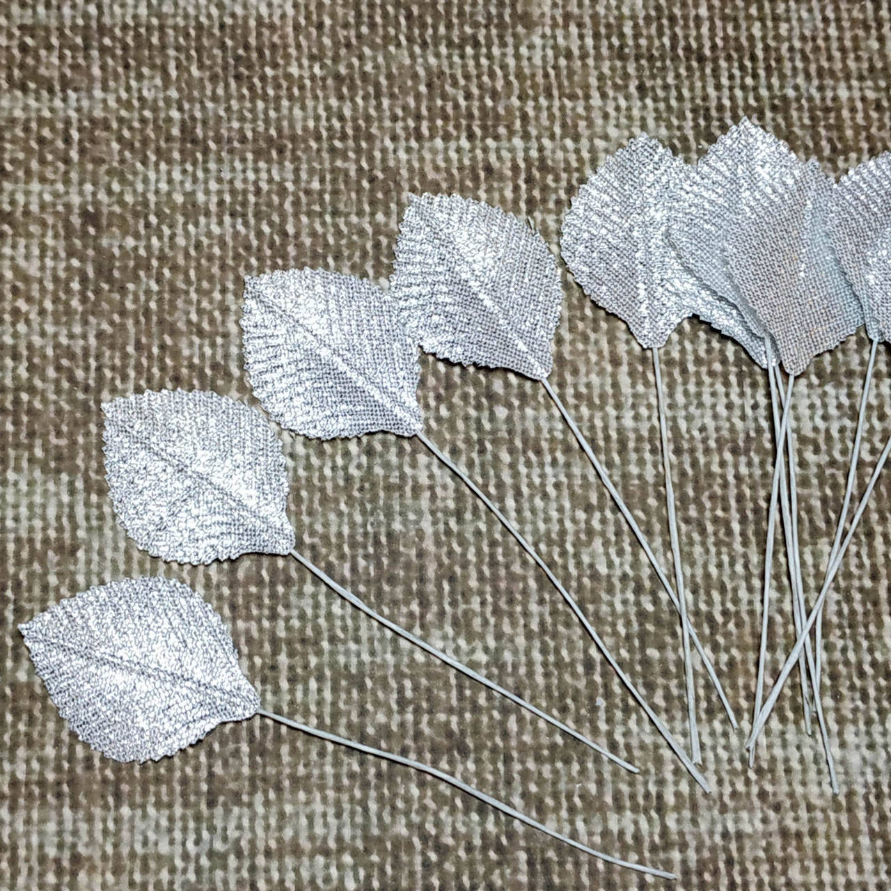 

Листик на веточке серебро 10 шт