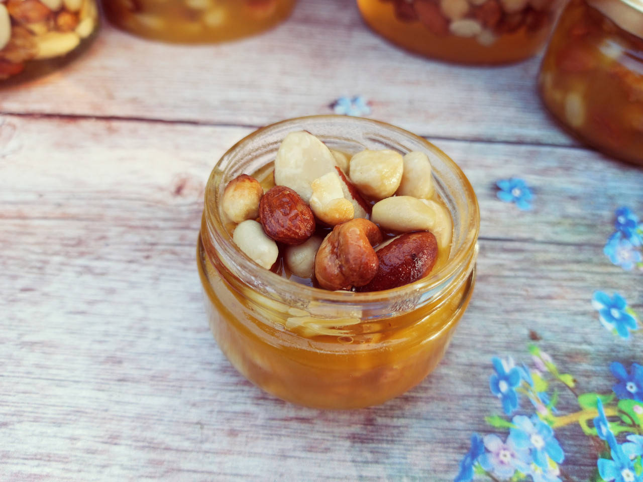 

Мёд подсолнуха с орехами Ассорти 0,1 л (120 грамм)