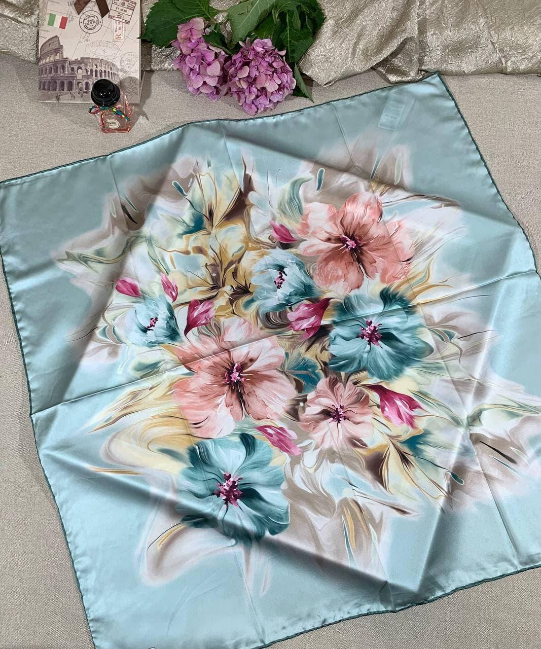 

Женский весенний шелково-атласный платок с принтом цветов 90*90 Турция Мятный