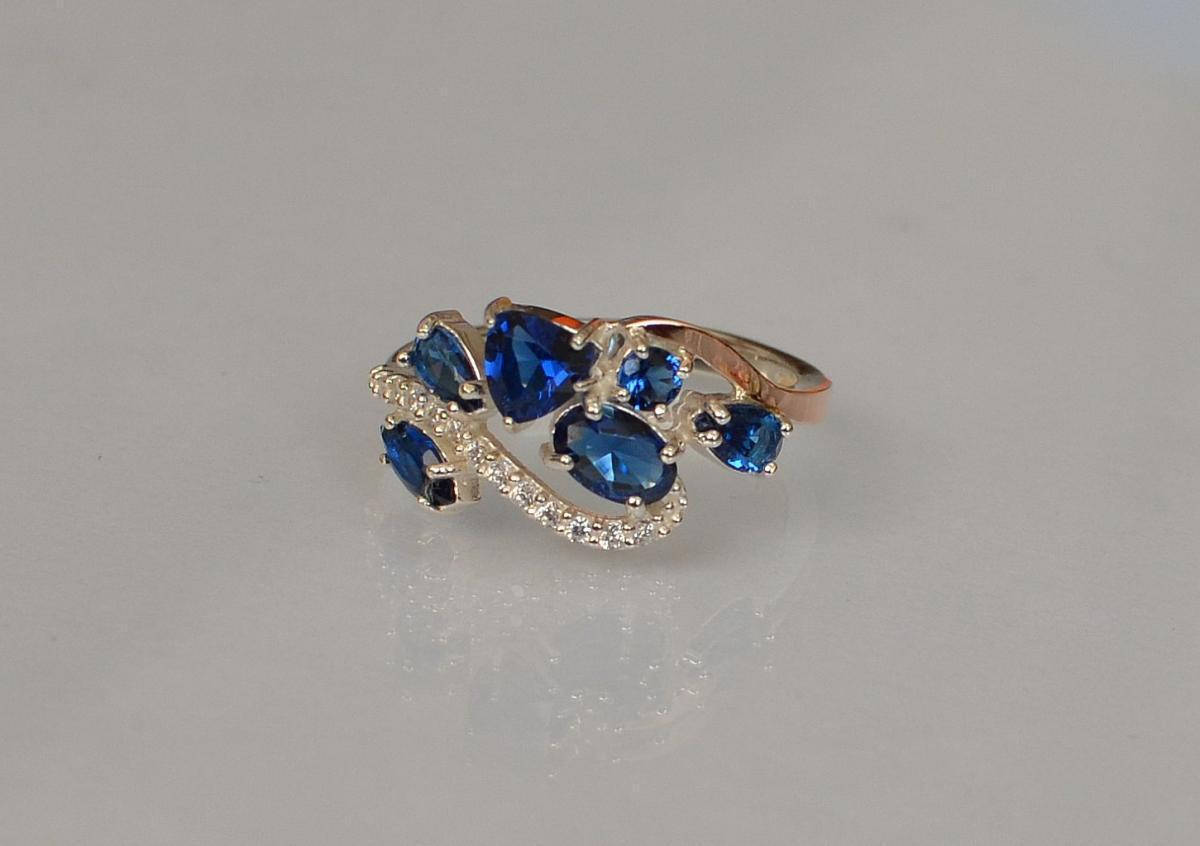 

Серебряное кольцо с золотыми вставками 152к 20 Синий