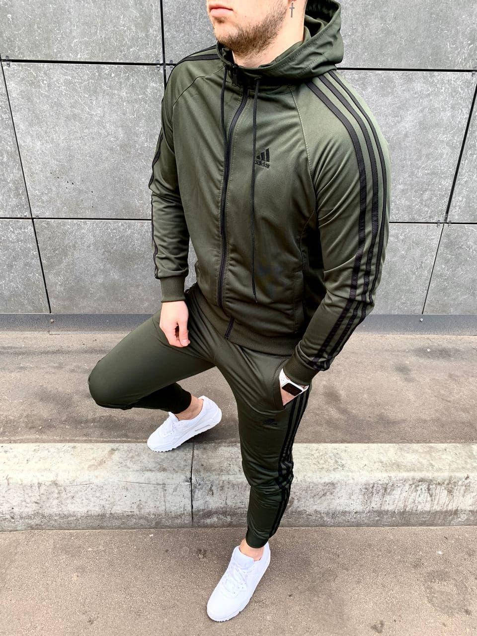

Мужской спортивный костюм Adidas Адидас с капюшоном хаки с черными полосами Люкс M