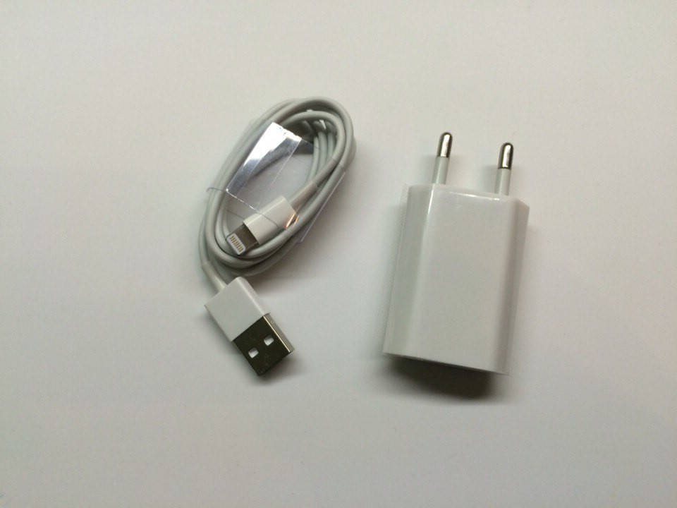 

Зарядное устройство USB + кабель для iPhone 5/5S/6/6S, Белый