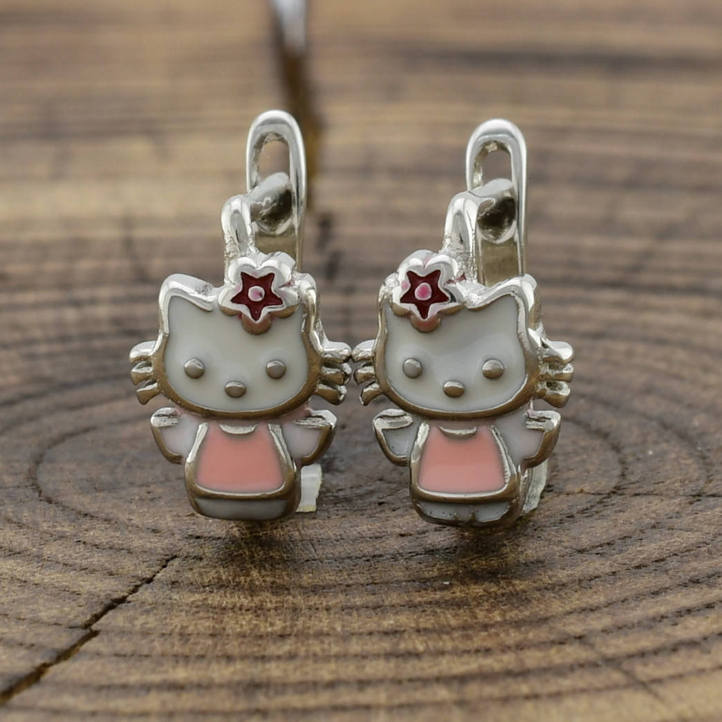 

Серебряные серьги Hello Kitti размер 12х7 мм вставка разноцветная эмаль вес 2.3 г