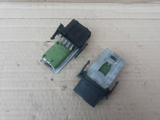 

Резистор печки Seat Inca 1995-2003 1H0959263