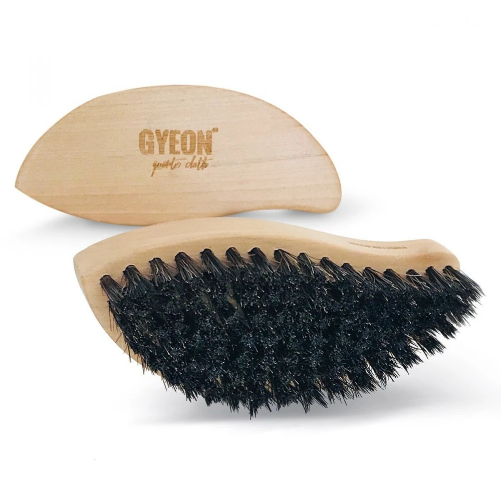 

Щетка из конского волоса для очистки кожи GYEON LeatherBrush Q2M 203520