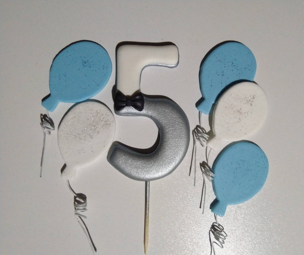 

Цифра с шариками серебро "5", Голубой
