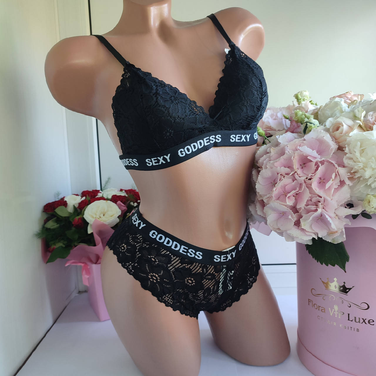 

Комплект женского нижнего белья черный "Sexy goddess" Размер S/М