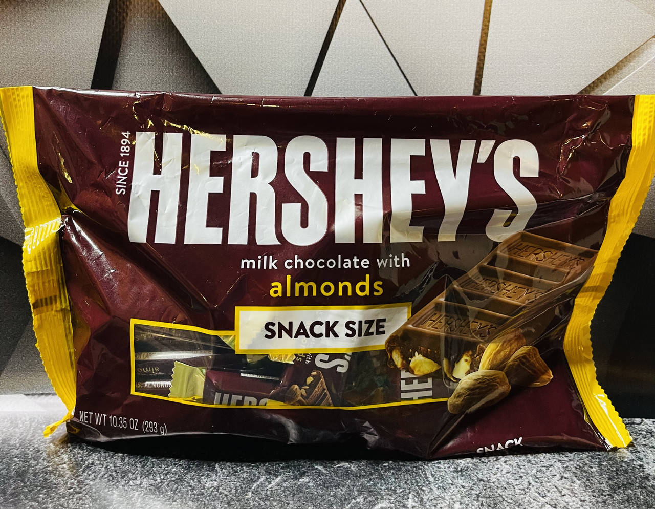 

Цукерки маленькі шоколадки Hershey's Almonds з мигдалем