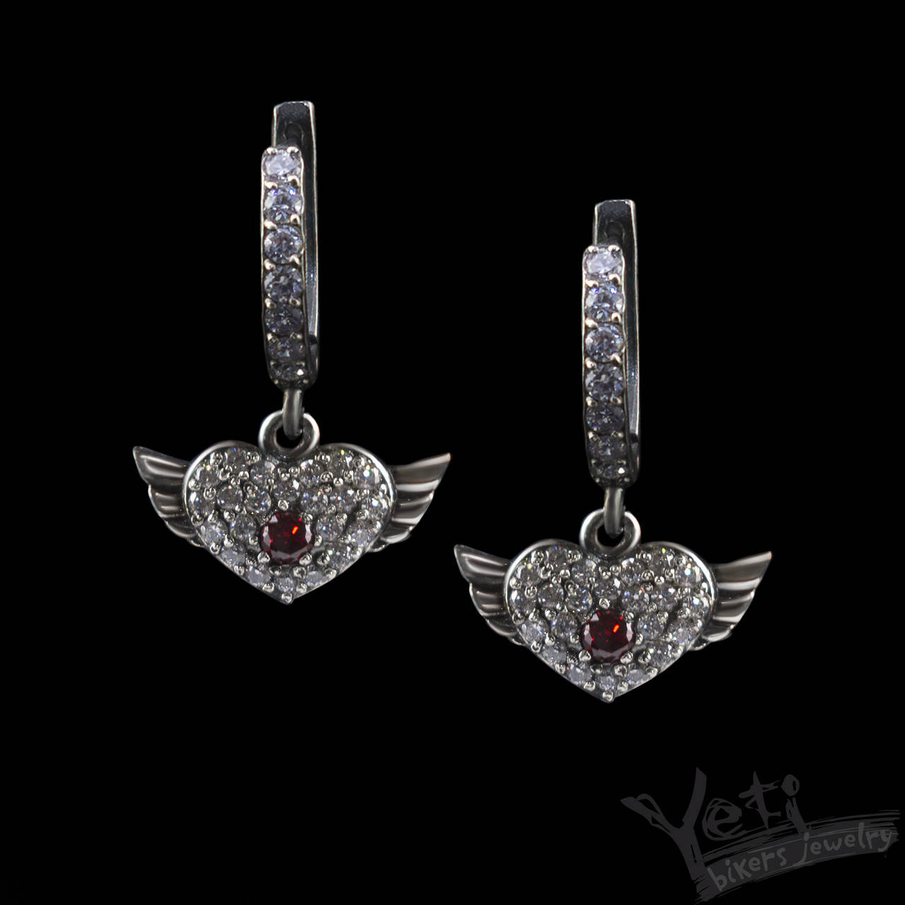 

Серебряные серёжки в форме сердца "Amazing"