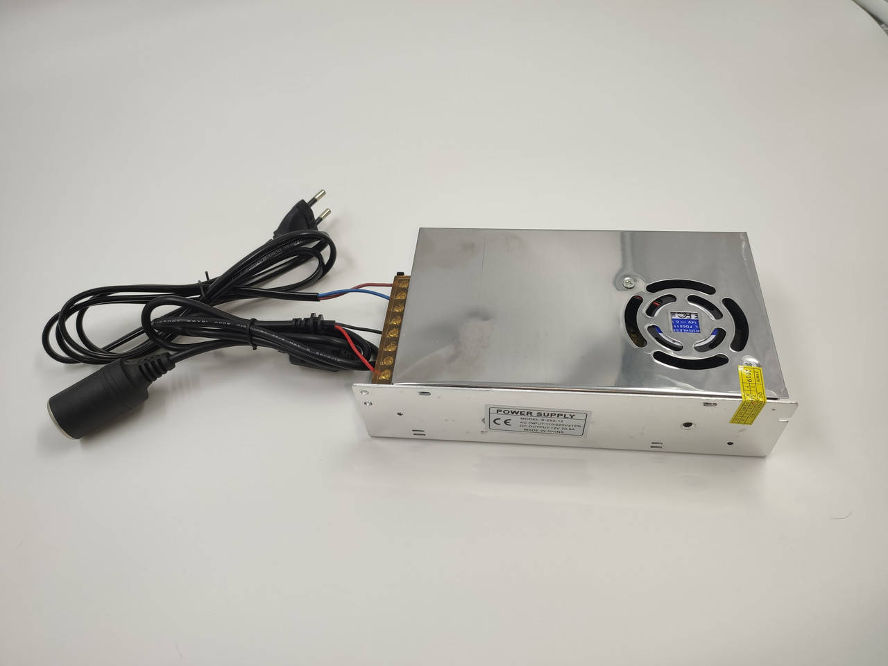 

Мощный преобразователь С 220 ВОЛЬТ НА 12 ВОЛЬТ 20 Ампер прикуриватель