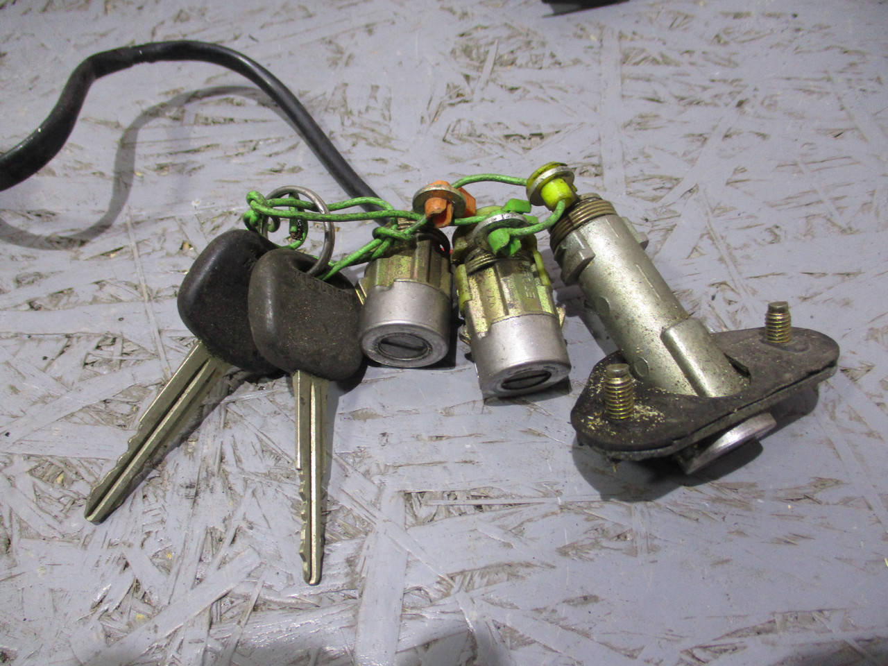 

Комплект дверных замков седан с ключами MR264481, MR344650, MR344651 995175 Galant 97-04r .EA Mitsubishi