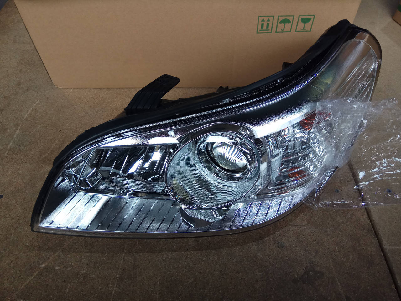

Фара правая передняя Chevrolet Epica 2006-2011 мех.