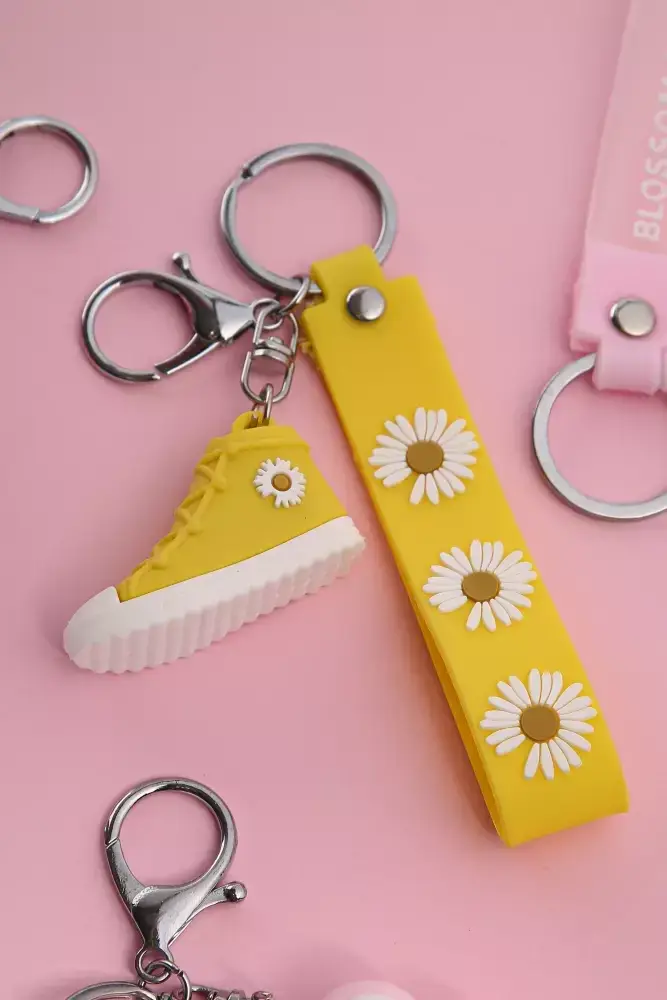 

Брелок в виде кеда с ремешком (жёлтый), Желтый