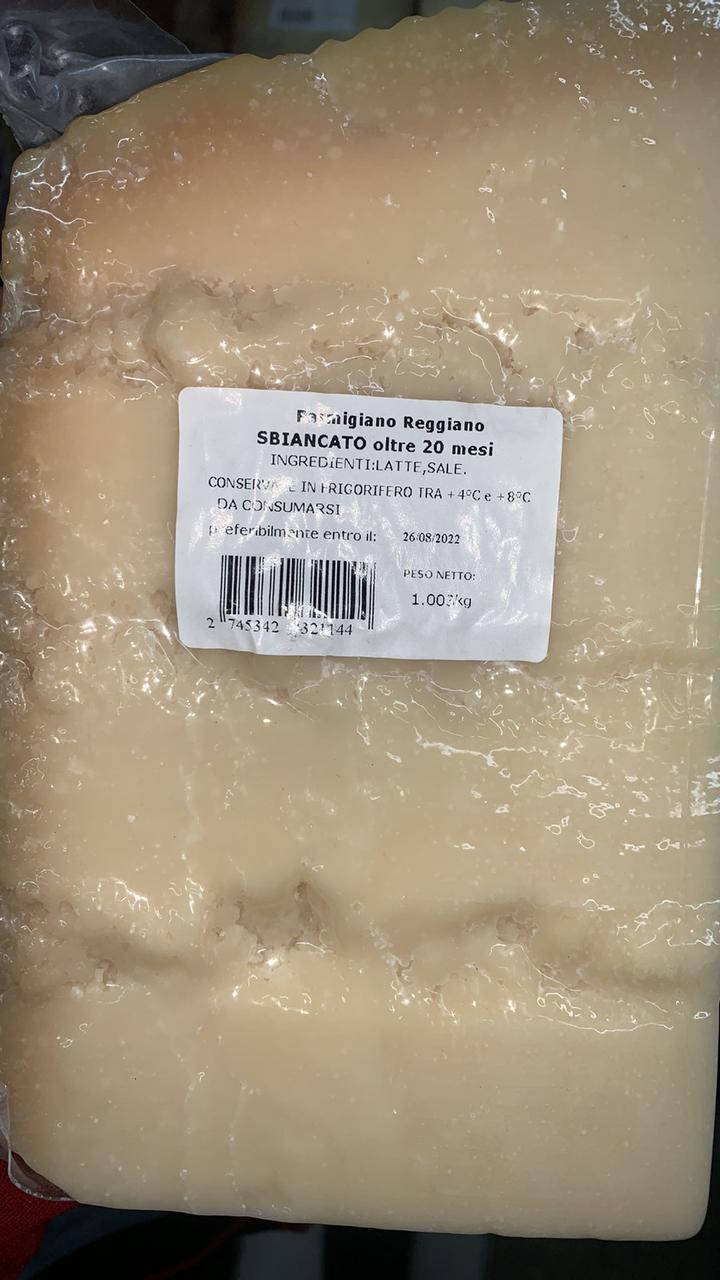 

Сыр Пармезан farmigiano reggiano sbiancato oltre 20 mesi 1кг