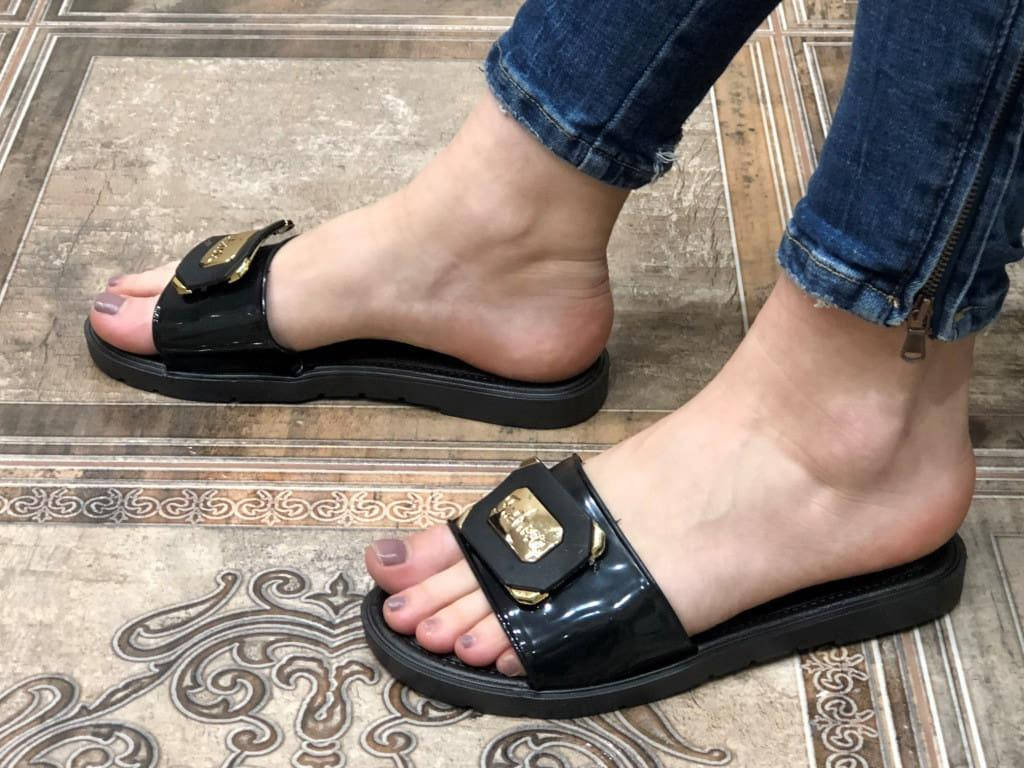 

Шлепанцы женские