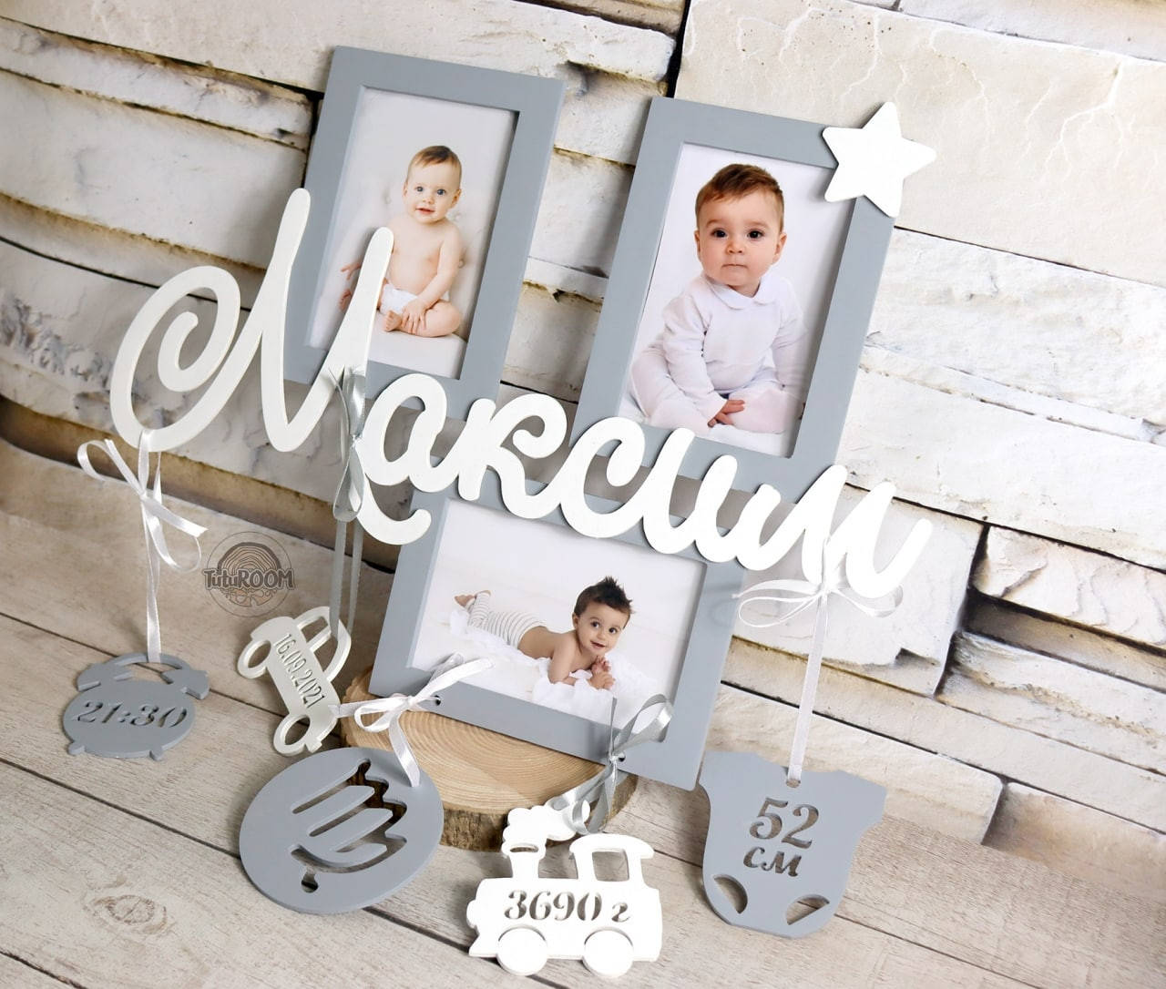 

Детская метрика изготовлена из дерева на 3 фото с подвесками