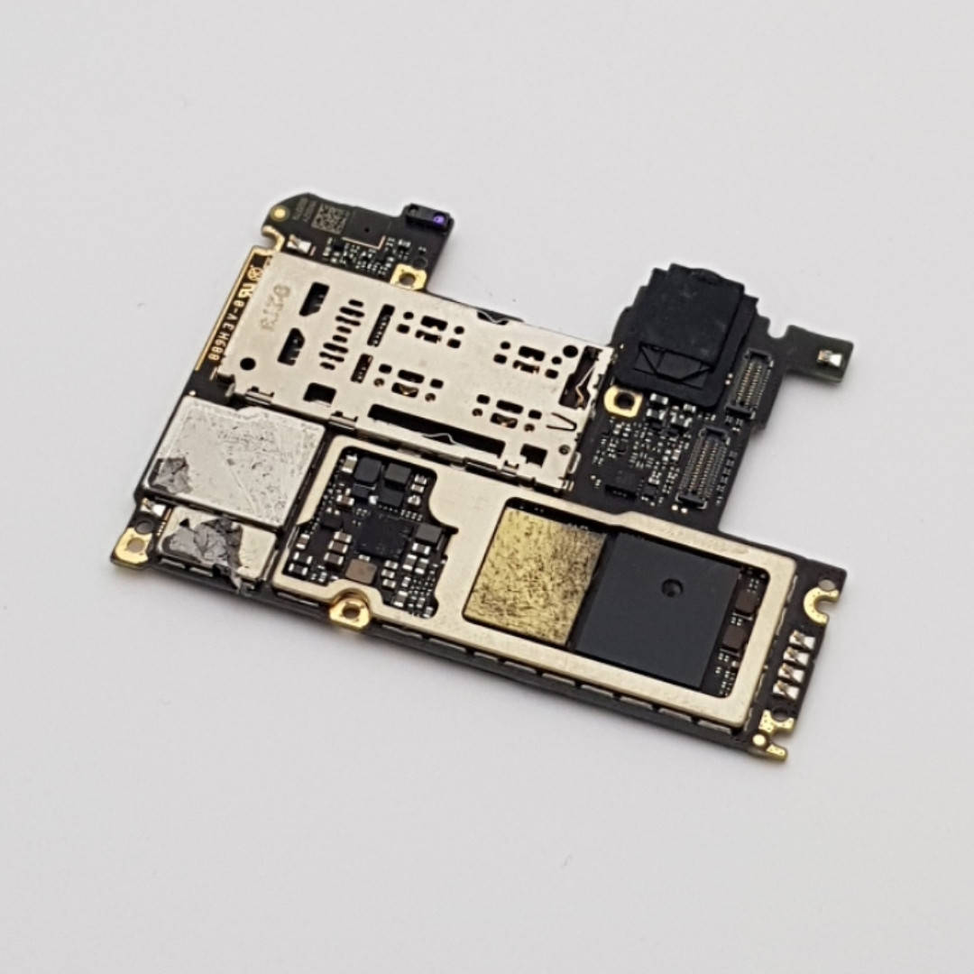 

Нерабочая материнская плата (донор) Xiaomi Mi Play (нерабочая флэш)