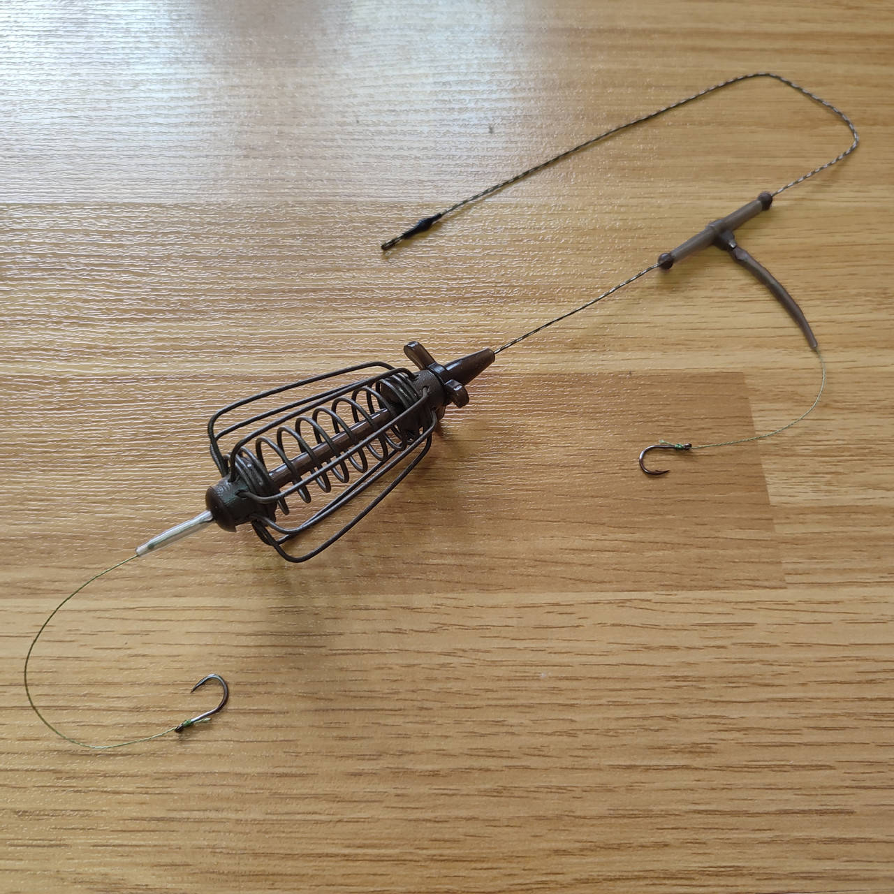 

Кормушка оснащённая на карася "АРБУЗ-СПУТНИК", вес 40 грамм