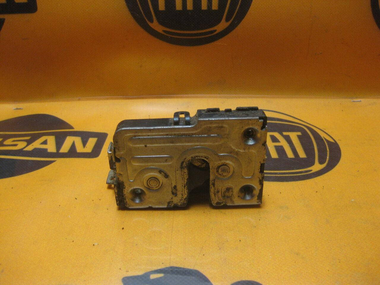 

Б/У Замок двери задней правой RENAULT LOGAN механический 8200928472