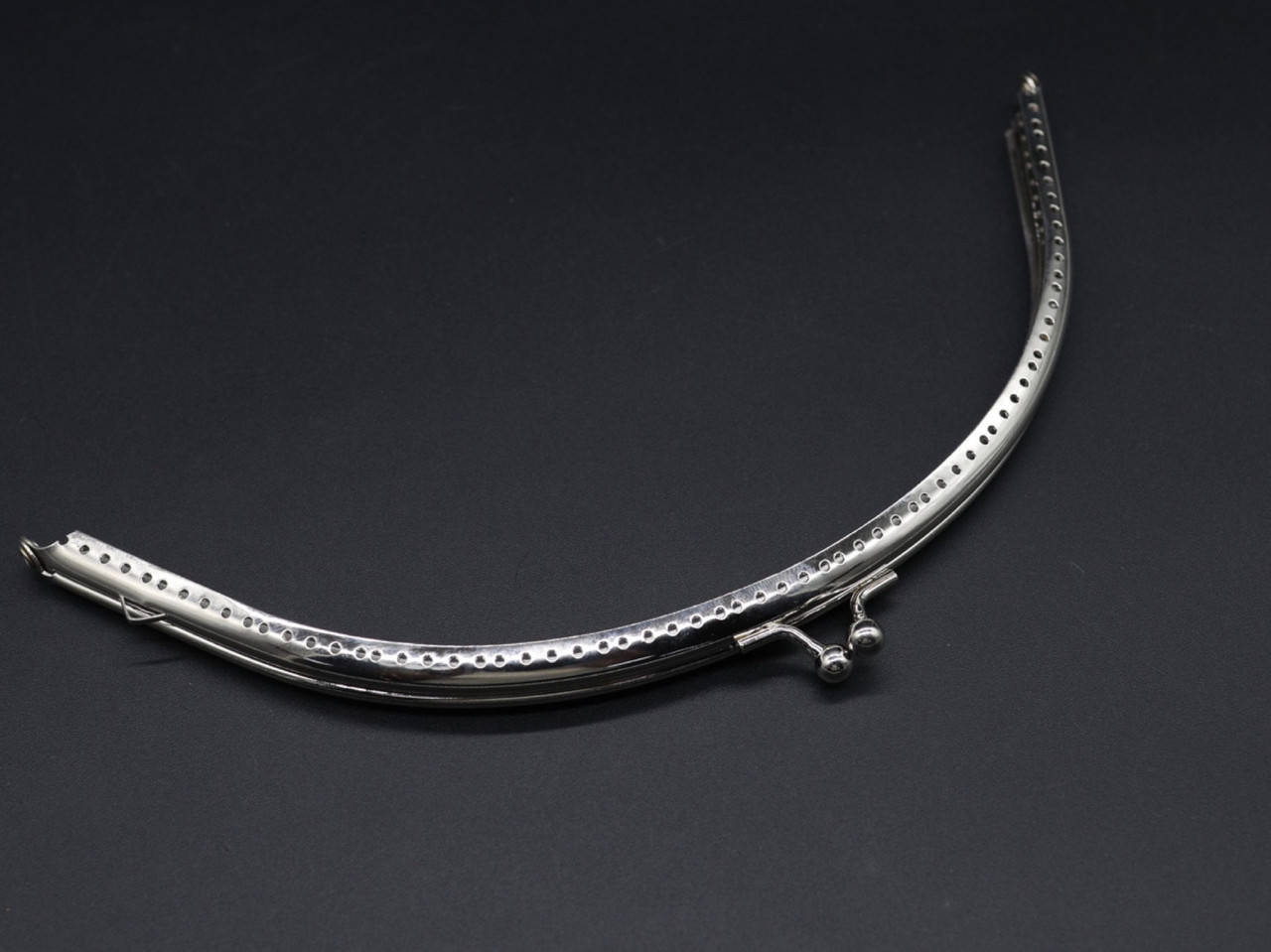 

Фермуар. Цвет серебро. 20см.