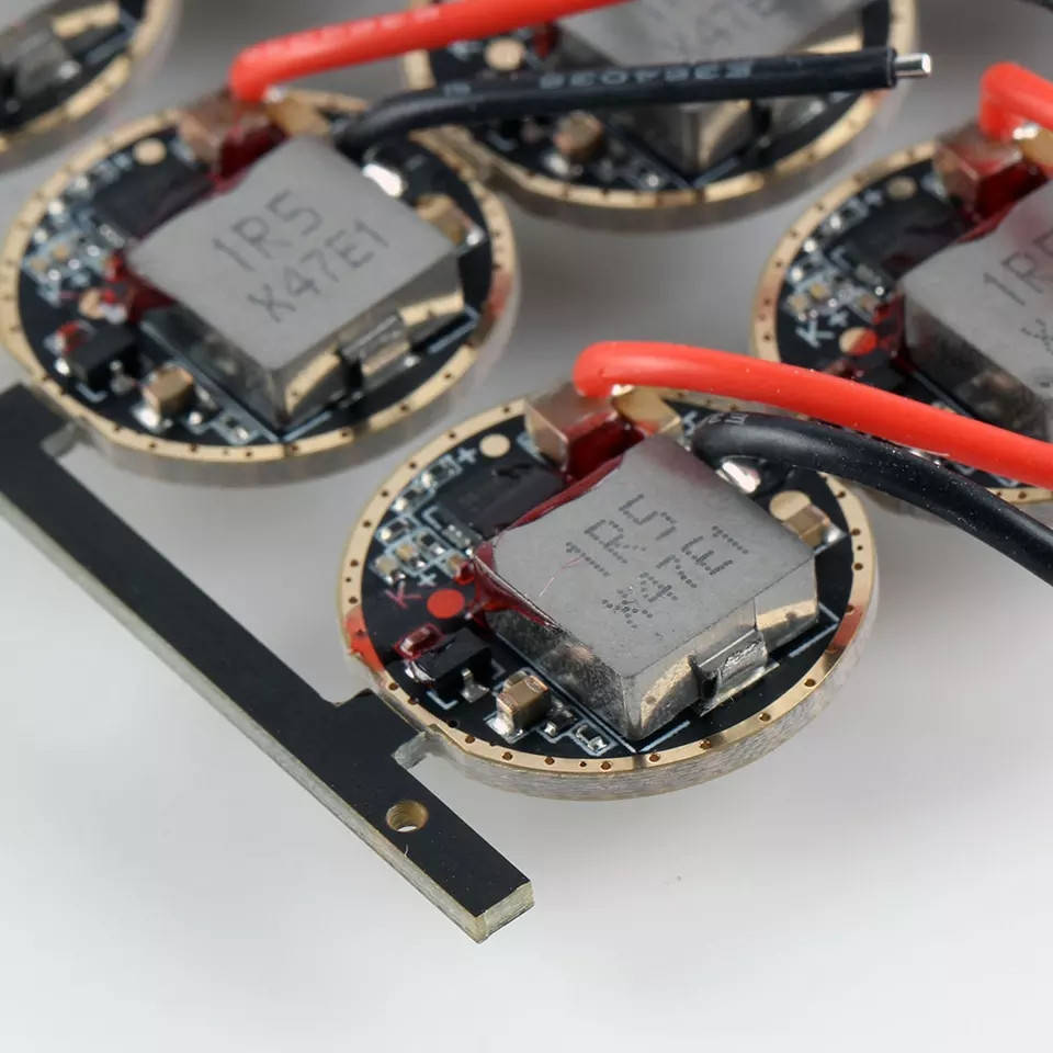 

Драйвер LED 12групп 3.0А XHP50.2 XHP70.2 22мм 3-4.2В термо контроль FX50