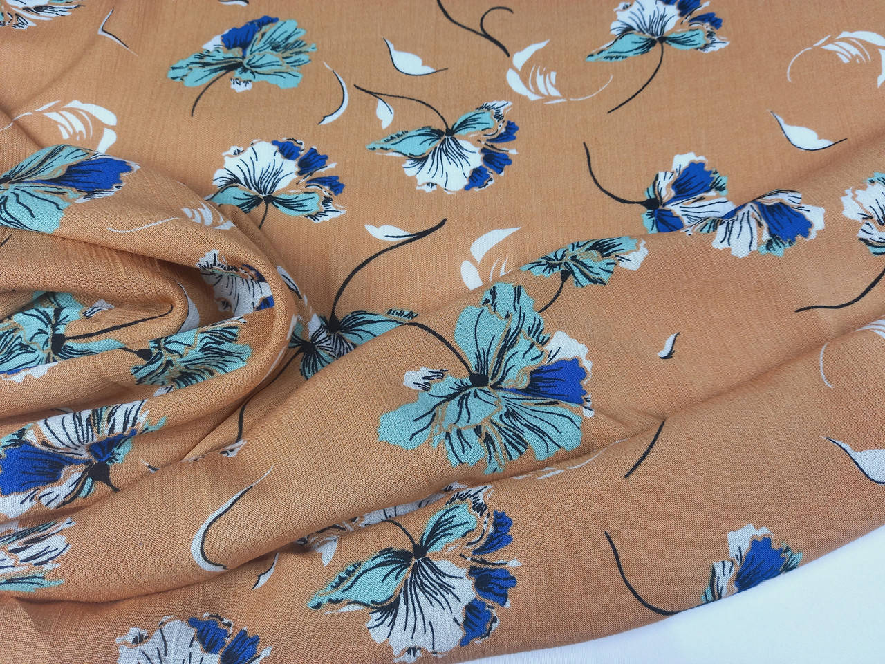 

Штапель, структура жатая, не мнется. Голубые цветы на бежевом фоне. № 213, Бежевый