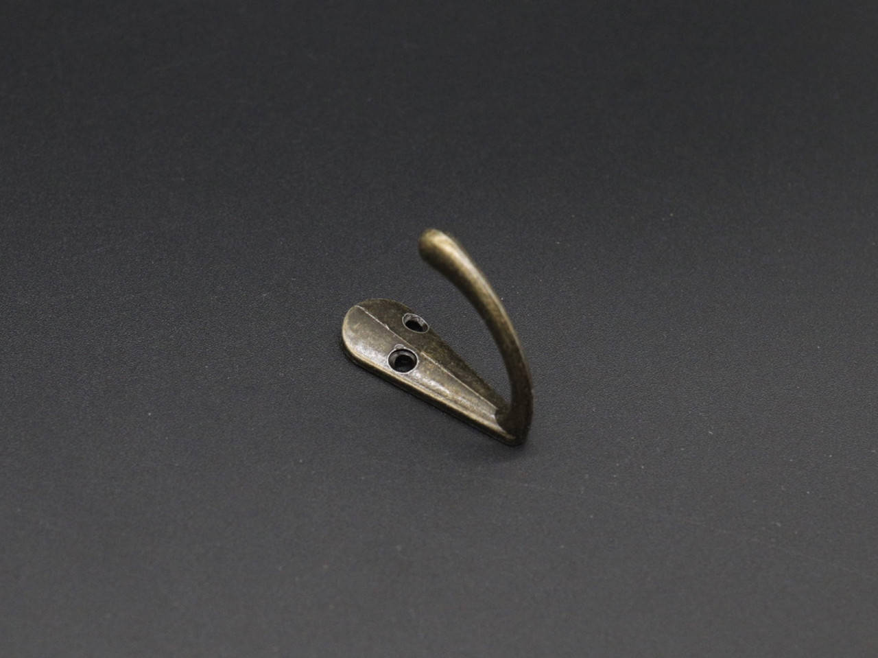 

Крючок мебельный. 35х30мм