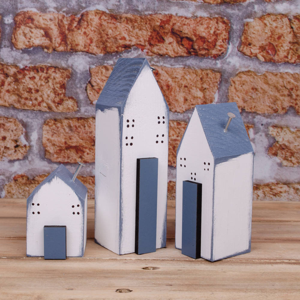 

Деревянные домики белые с гвоздем и синей крышей. Набор 3шт.