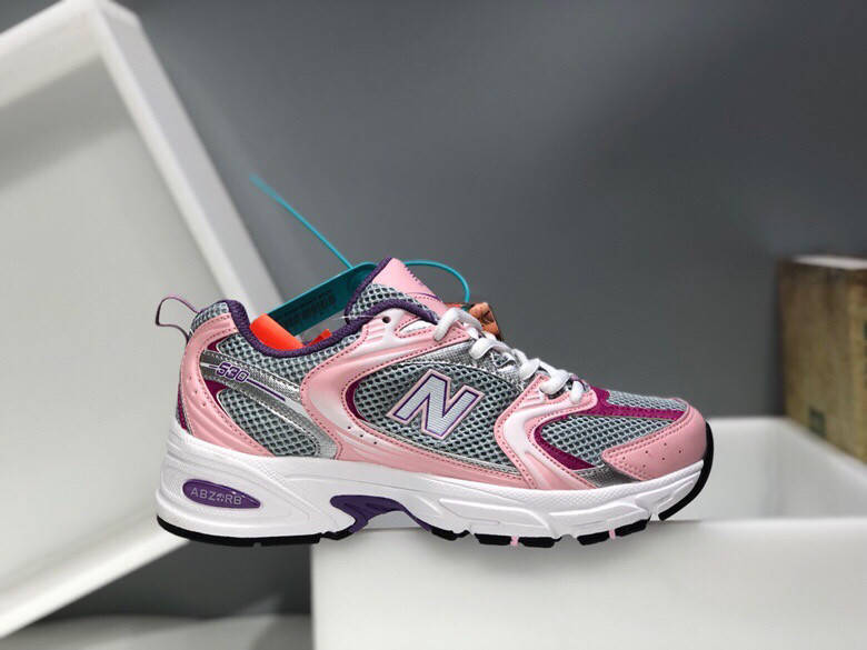 

Женские кроссовки New Balance 530