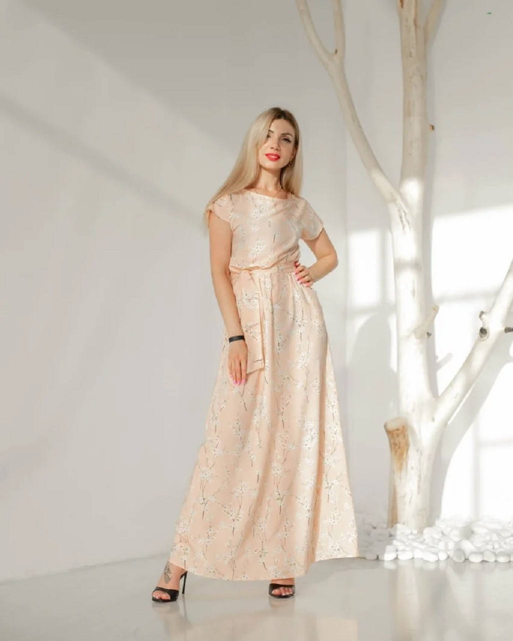 

Летнее длинное платье светло-персиковое