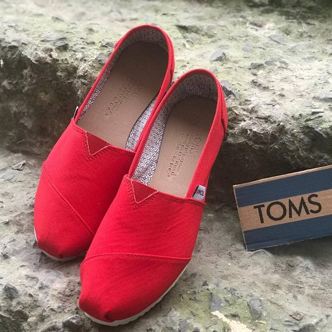 

Мужские эспадрильи от TOMS (красные) цвета в ассортименте. 39