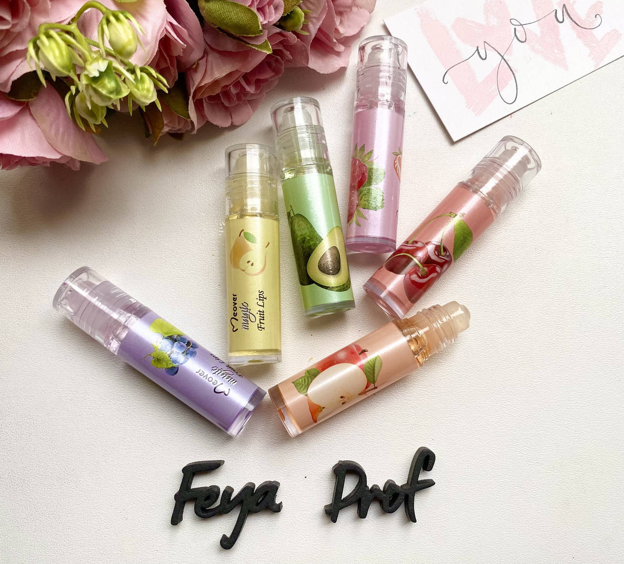 

Блеск для губ роликовый фруктовый Fruit Lips