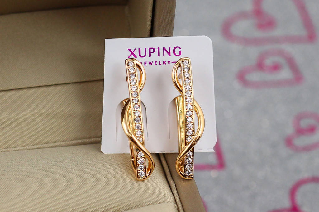 

Серьги Xuping Jewelry дорожка фианитов обвитая змейкой 2.5 см золотистые