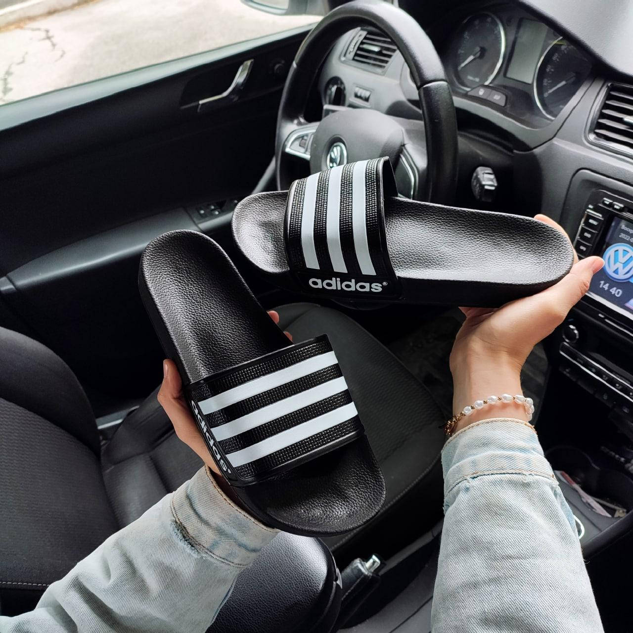 

Мужские шлепанцы Adidas черные с белыми полосками сланцы Адидас шлёпки, Черный