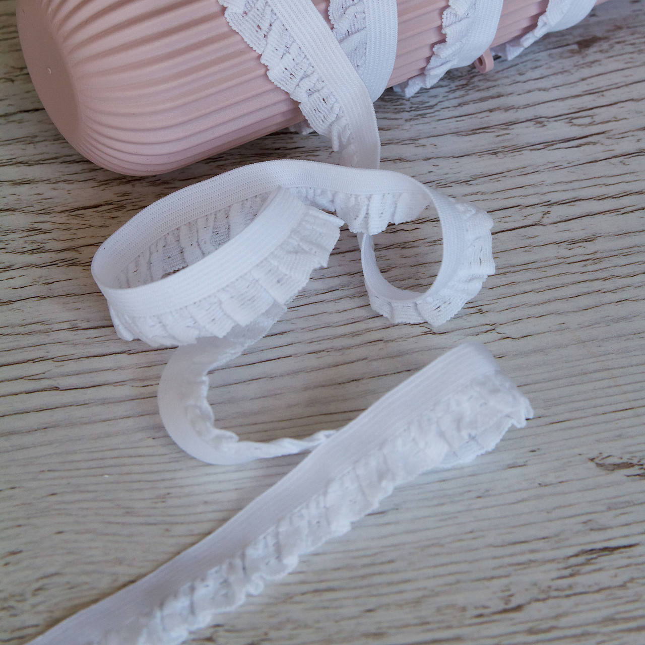 

Резинка-рюш односторонняя / цвет белый / ширина 2 см / заказ от 1 м