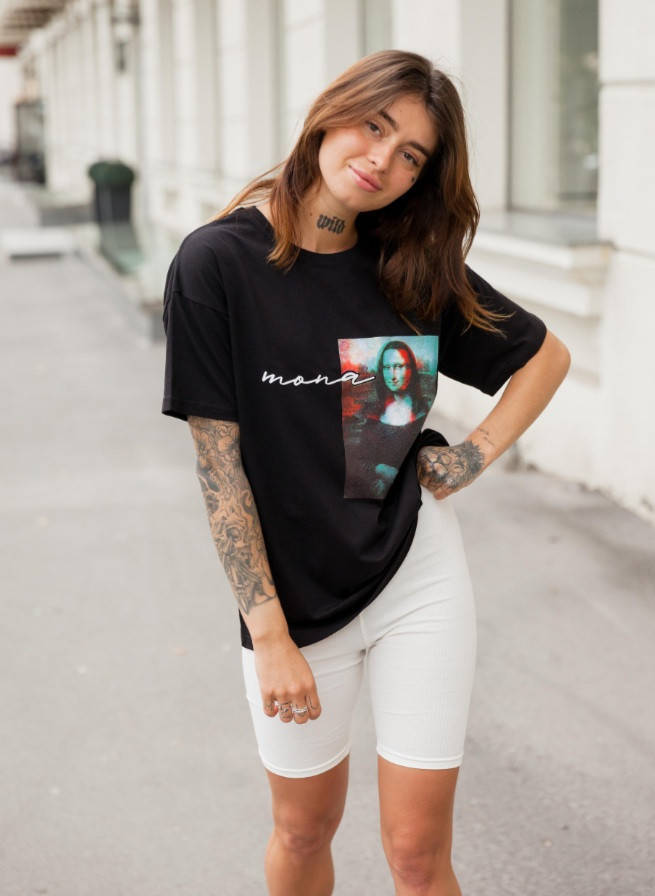 

Женская футболка оверсайз Mona M