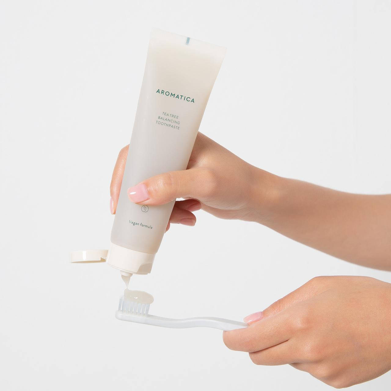 

Органическая зубная паста с чайным деревом AROMATICA Tooth Gel (Teatree), 150 мл